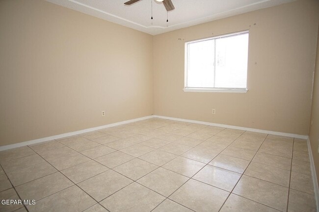 Building Photo - 10553 Kinross Ave