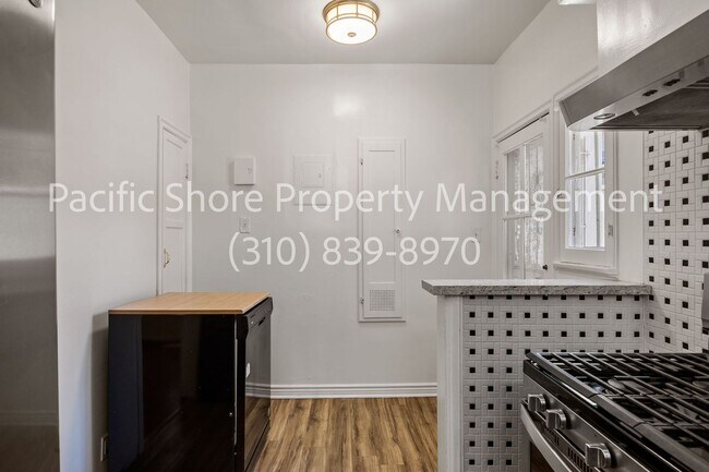 Building Photo - 458 S Roxbury Dr