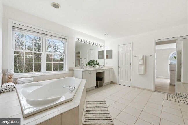 Building Photo - 3515 Devon Dr