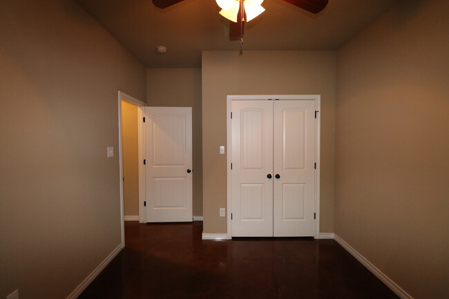 Building Photo - 4  Bedroom Single Famly Home -  Available ...