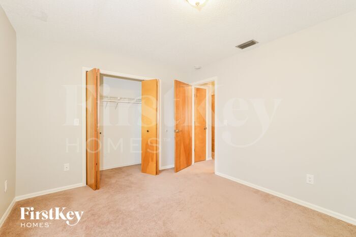 Building Photo - 913 Sylvia Dr
