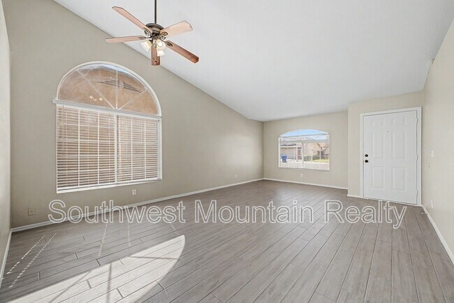Building Photo - 2272 E Remington Pl