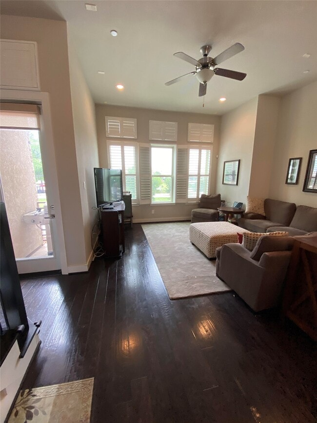 Building Photo - 115 E 2nd St