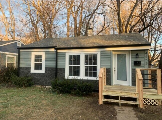 Primary Photo - 4453 Evanston Ave