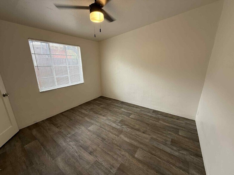 Building Photo - 2702 E Elm St