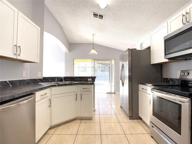 Building Photo - 732 Casterton Cir