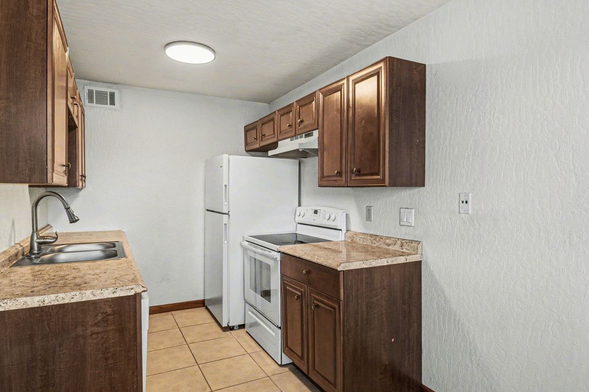 Building Photo - 1123 Tree Ridge Ln NE
