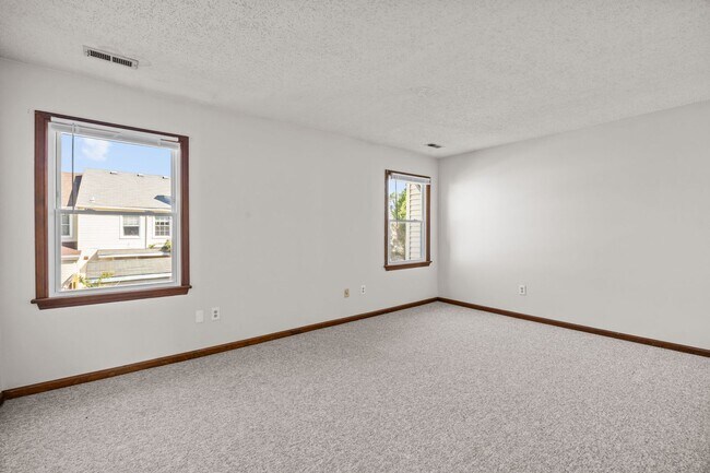 Building Photo - Charming 2 Bed, 2.5 Bath Townhouse for Rent in Virginia Beach!