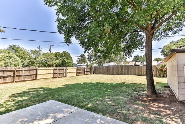 Building Photo - Pre-Leasing for Fall With Lawn and Alarm Service! - Charming 2 Bedroom 1 Bath!