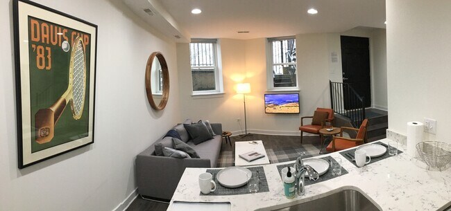 Building Photo - 1760 N Clark St