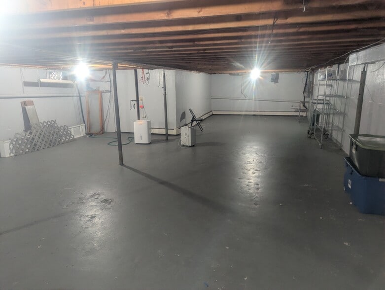 Building Photo - 212 Dewey St