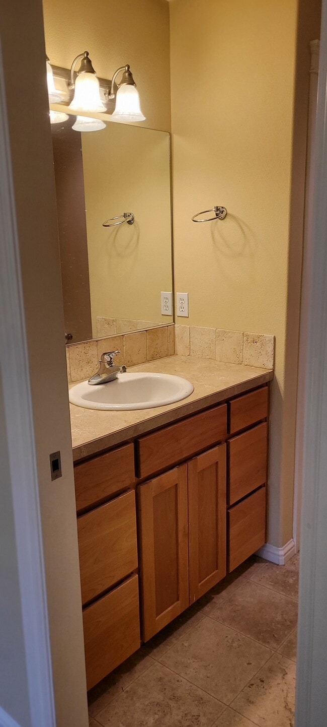 Building Photo - 539 SE Oak Grove Ave