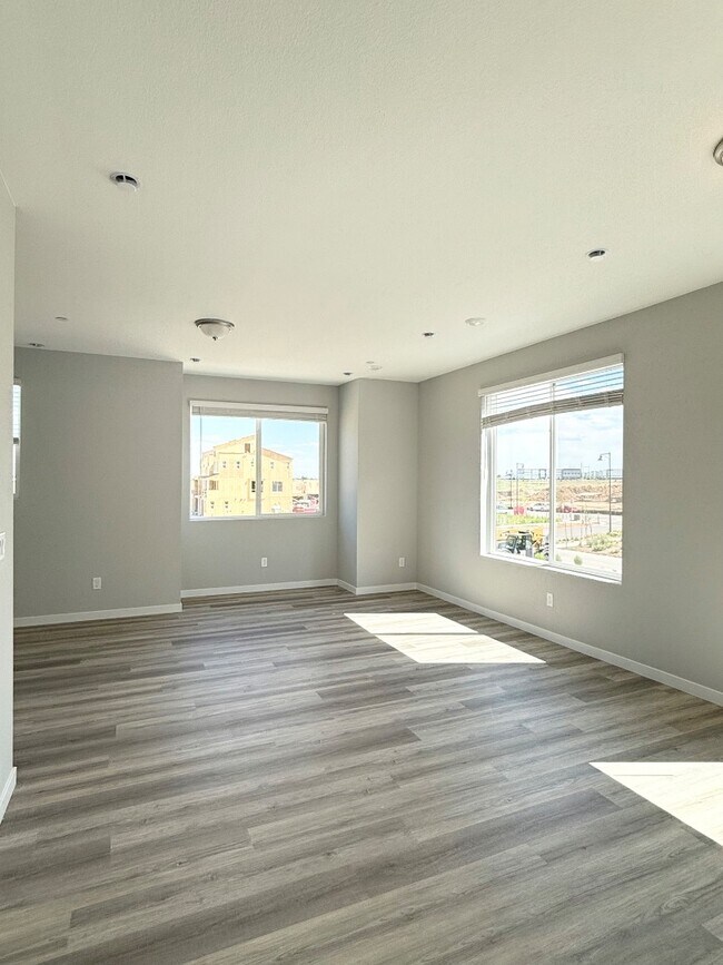 Building Photo - 16551 Peak Wy