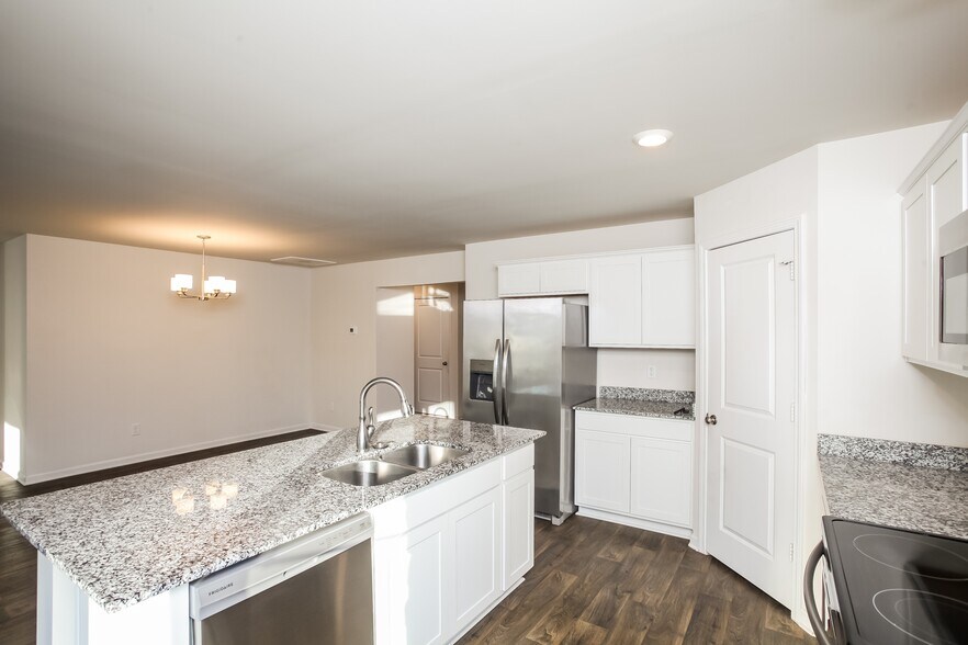 Building Photo - 1217 Lakeshore Dr