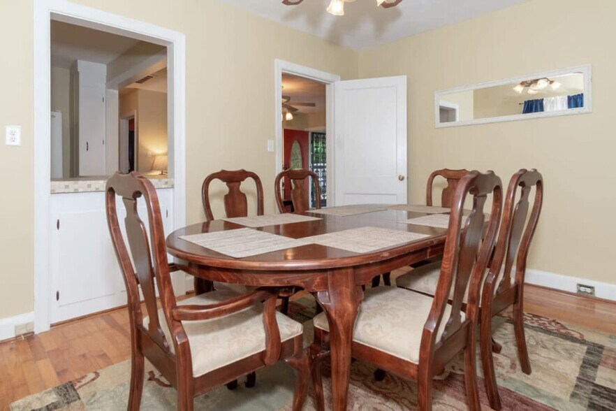 Building Photo - 4629 Rosemont Dr