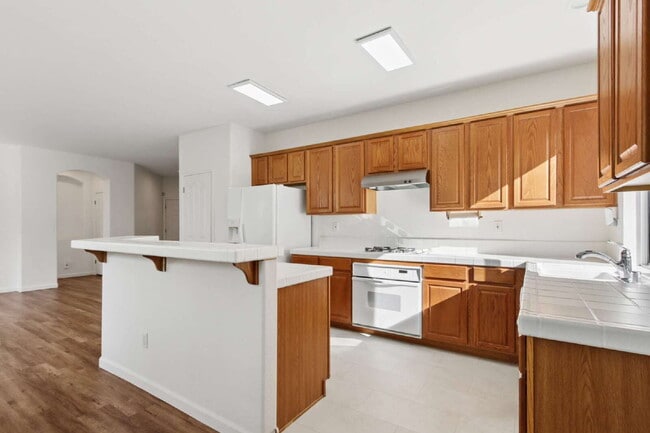 Building Photo - Single-Story 3-Bedroom with 3-Car Garage in Mace Ranch