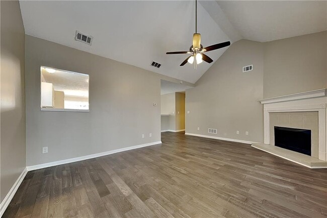 Building Photo - 405 Aristocrat Dr SW