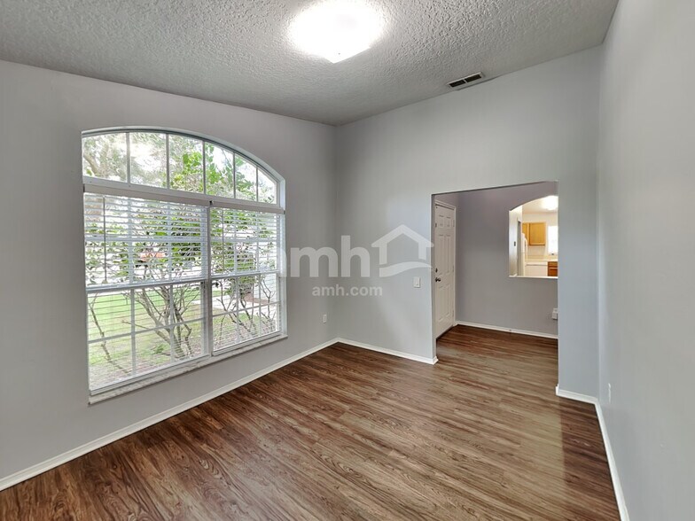 Building Photo - 2328 Hickory Pine St