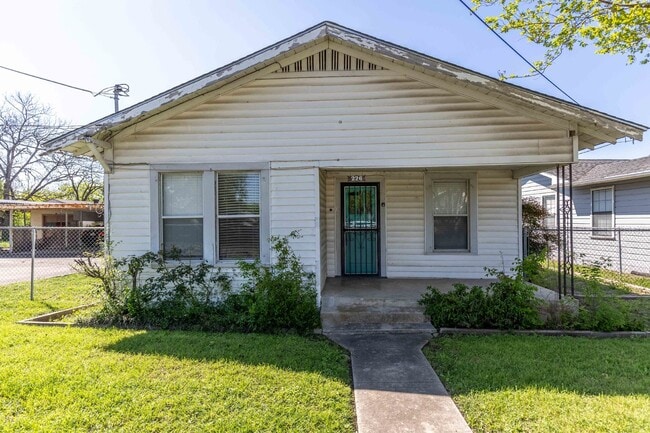 Primary Photo - 226 W Harding Blvd