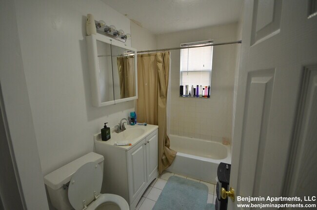 Building Photo - 26 Haskell St