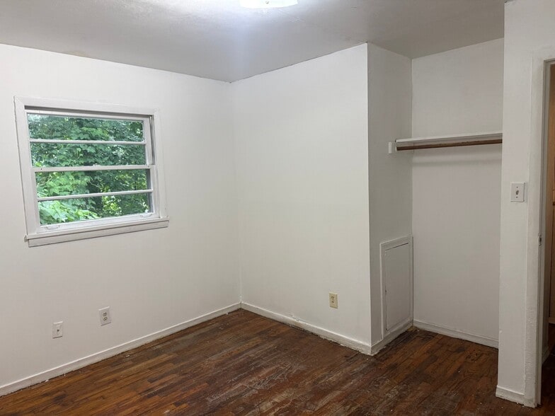 Building Photo - 80 Finch Dr SE