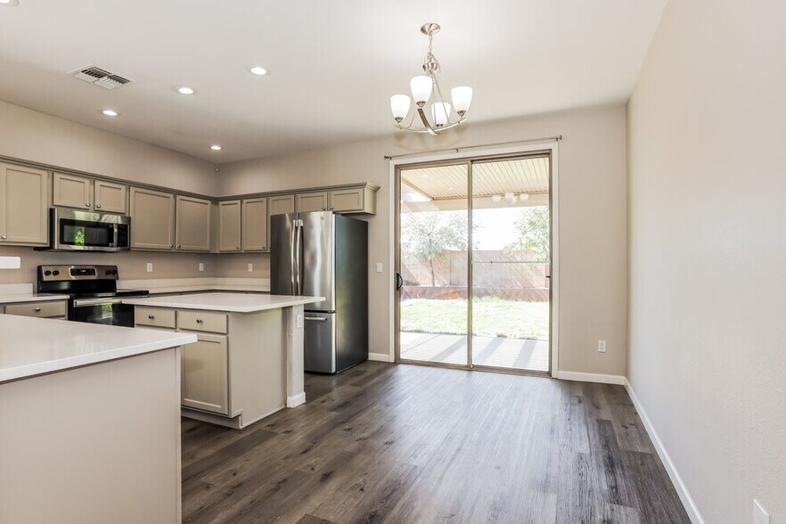 Building Photo - 40994 N Vine Ave