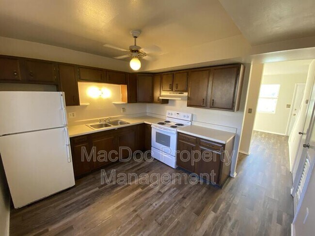 Building Photo - 729 Bellows Ave