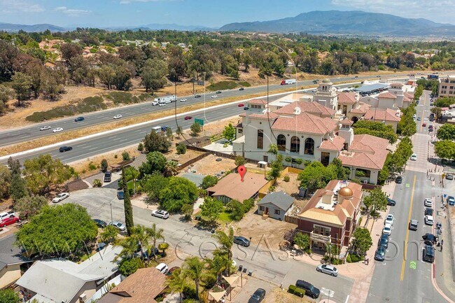 Building Photo - Charming 3 Bed/2 Bath Home In the Heart Of Old Town Temecula!