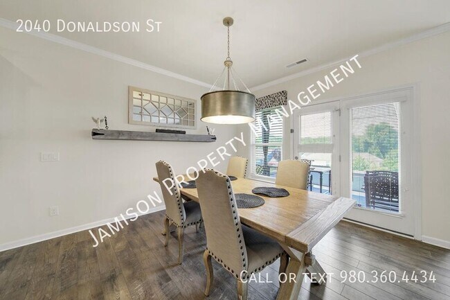 Building Photo - 2040 Donaldson St