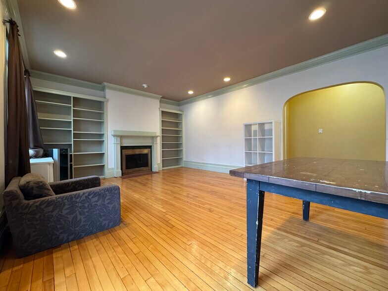 Building Photo - 208 Fuller St