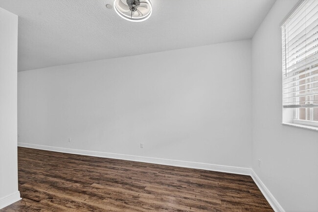 Building Photo - 2502 N Dixie Hwy