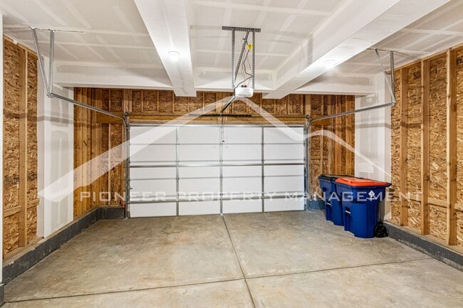 Building Photo - Beautiful Home with 2 Car Garage and Central A/C