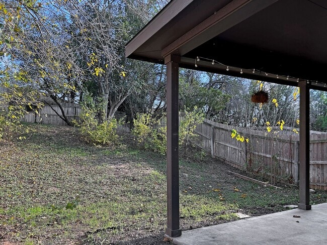 Building Photo - Beautiful Duplex Home In New Braunfels
