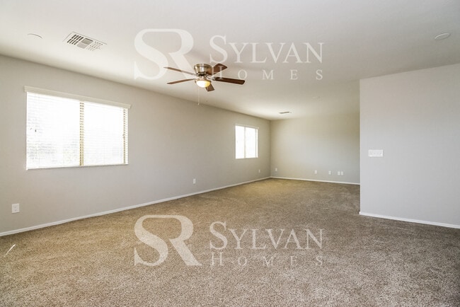 Building Photo - This lovely home is waiting for you!
