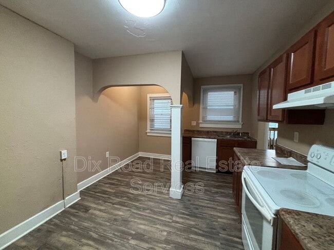 Building Photo - 916 Linden Ave