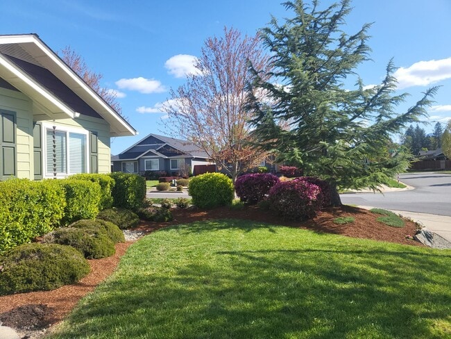 Building Photo - 3 bed 2 bath Home for Rent in Grants Pass