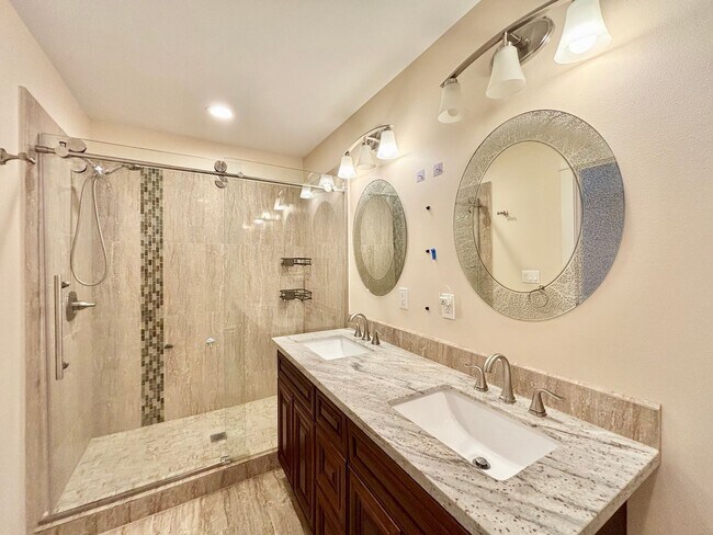 Building Photo - Modern New Construction 4b3b Townhome