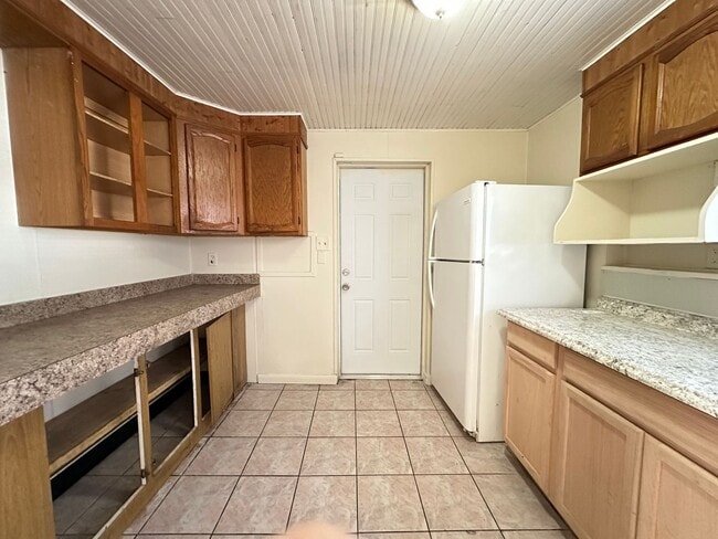 Building Photo - Spacious 5-Bedroom Single Family Home in Hillsborough County