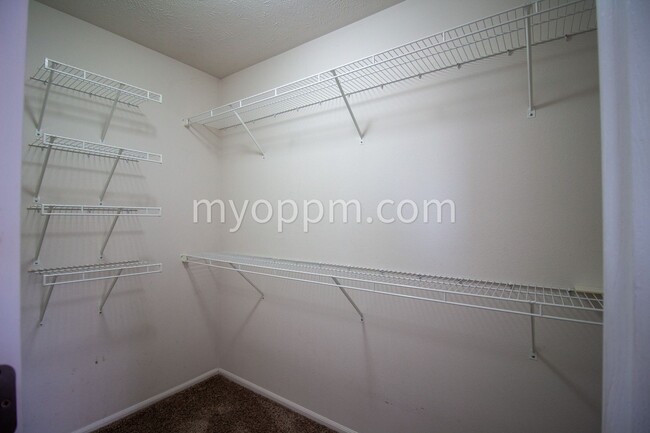 Building Photo - $1,022.50 Off Deposit! Spacious 2 Story ho...