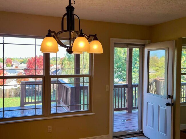 Building Photo - 5 bedroom and 3 bathroom two level house