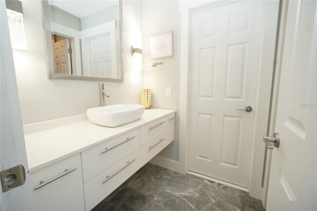 Building Photo - 8815 Royal Enclave Blvd