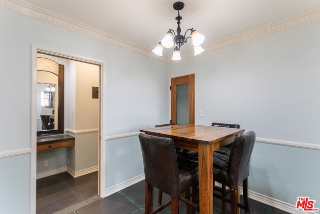 Building Photo - 921 N Spaulding Ave