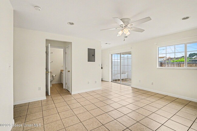 Building Photo - 255 W Towne Pl