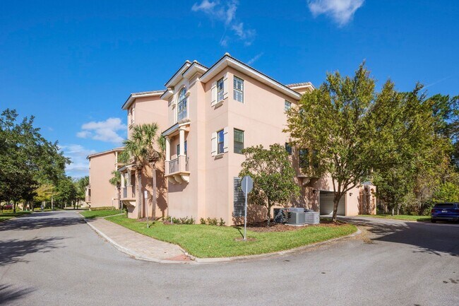 Building Photo - Beautiful Avila 3/2 with preserve view!