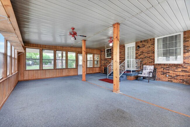 Building Photo - 2 Bedroom Dog Friendly Home For Rent With Large Bonus Room!