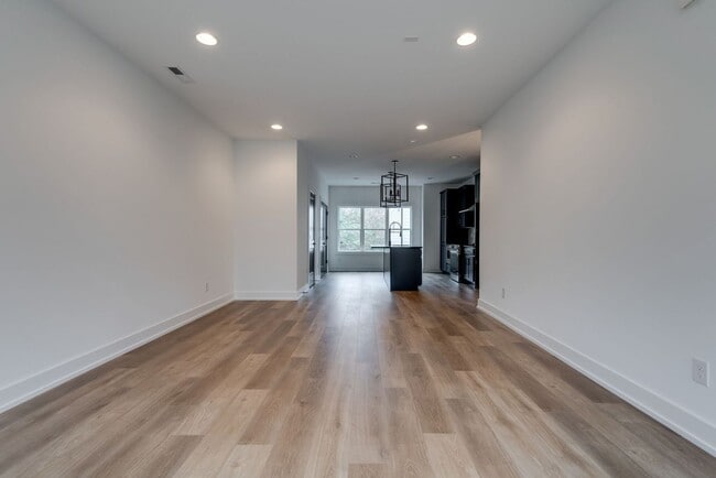 Building Photo - Welcome to Your Stylish Haven in Vibrant East Nashville!