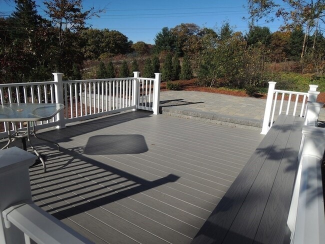 Building Photo - 39 Locust St