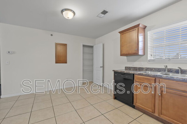 Building Photo - 3 Village Dr