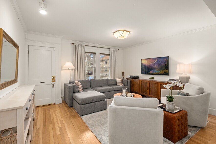 Building Photo - 37 Everett St