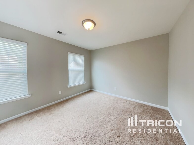 Building Photo - 228 Elmhaven Dr